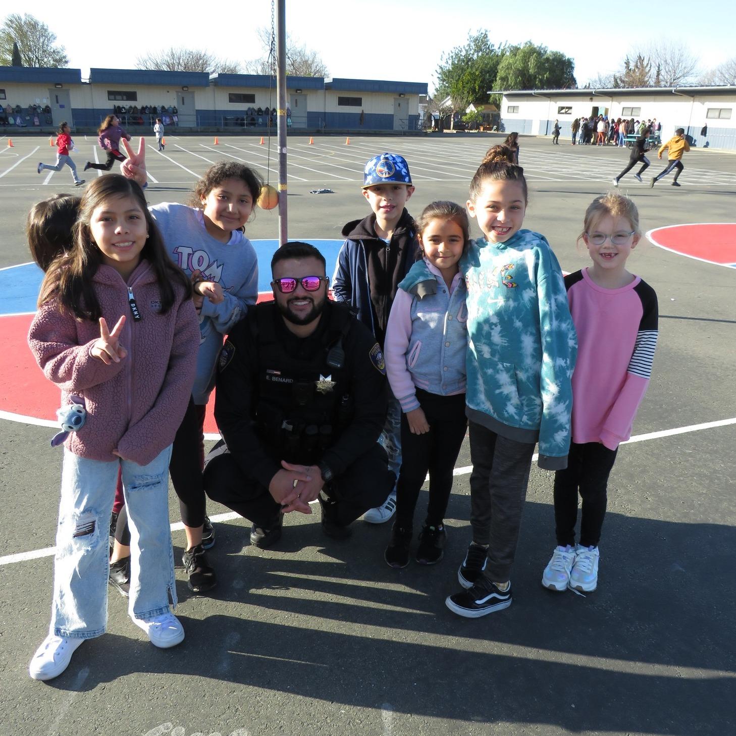 https://searles.mynhusd.org/wp-content/uploads/sites/10/2023/01/Recess-with-the-Cops-Event-7.jpg